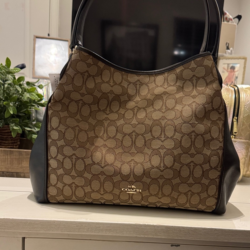 Coach Signature Tan and Black Shoulder Bag
